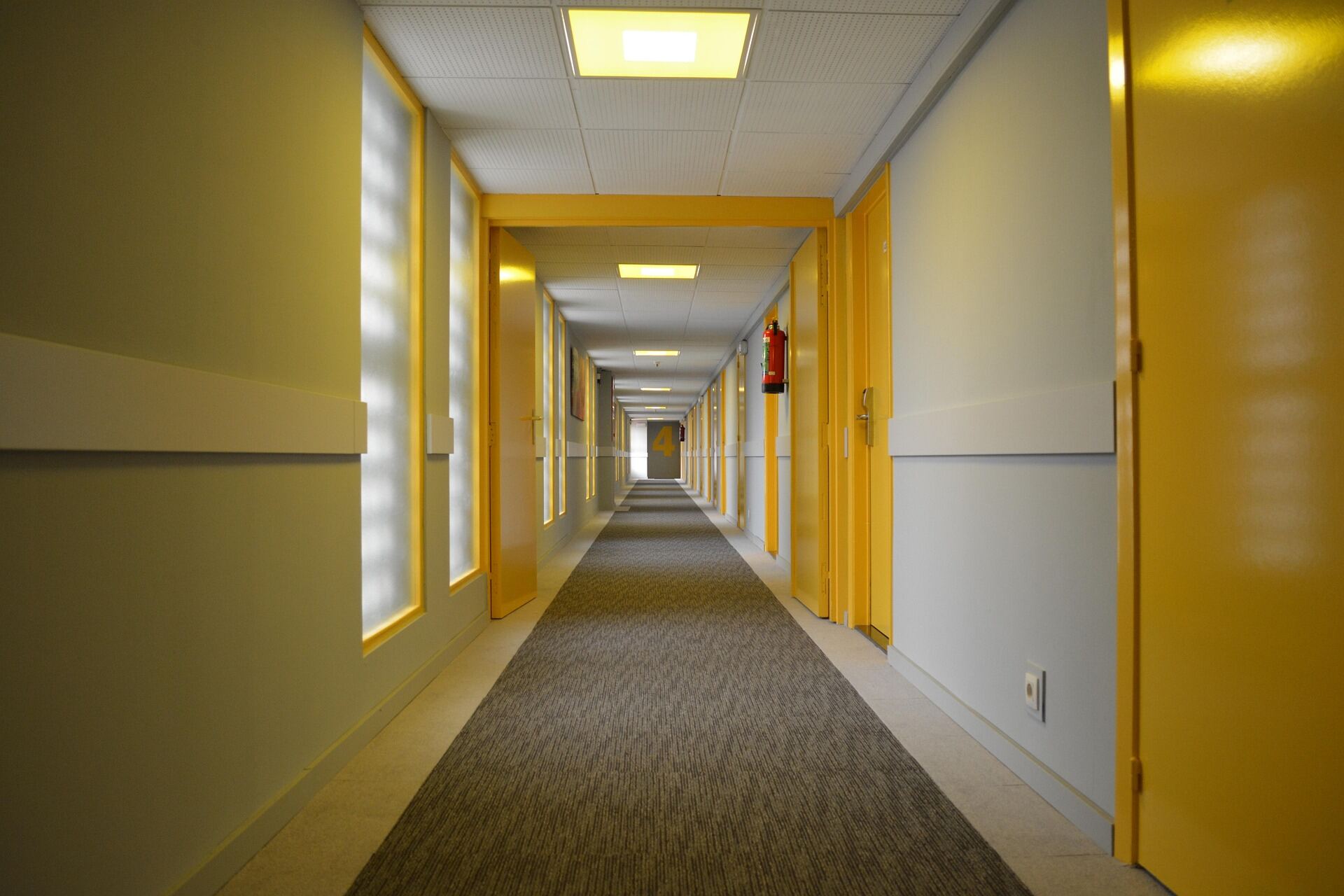 A clean, well-kept hotel corridor